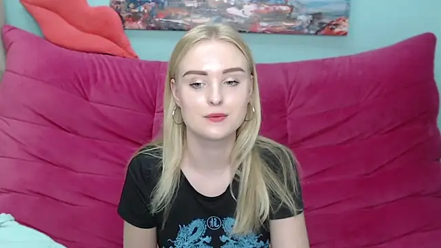 Snapshot of SofySofty chatting on 10.05.25 SofySofty online show from 10.05.25