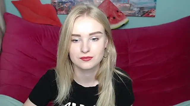 Snapshot of SofySofty chatting on 10.11.25 SofySofty online show from 10.11.25