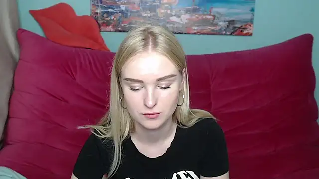 Snapshot of SofySofty chatting on 10.11.25 SofySofty online show from 10.11.25