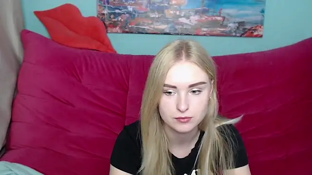 Snapshot of SofySofty chatting on 10.16.25 SofySofty online show from 10.16.25