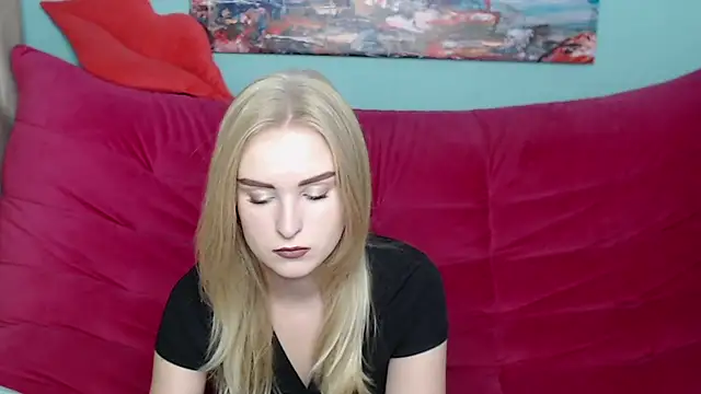 Snapshot of SofySofty chatting on 10.19.25 SofySofty online show from 10.19.25