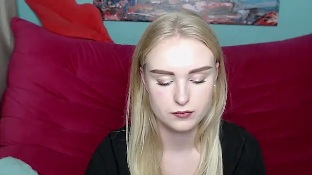 Snapshot of SofySofty chatting on 10.19.25 SofySofty online show from 10.19.25