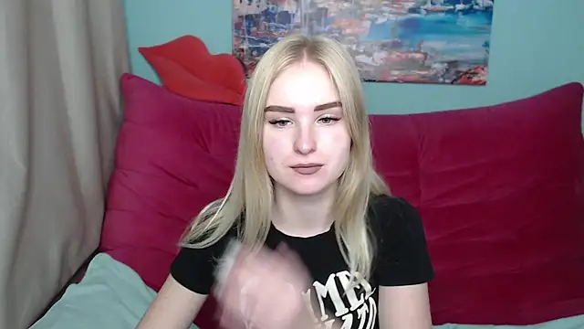 Snapshot of SofySofty chatting on 10.23.25 SofySofty online show from 10.23.25