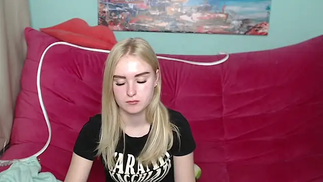 Snapshot of SofySofty chatting on 10.23.25 SofySofty online show from 10.23.25