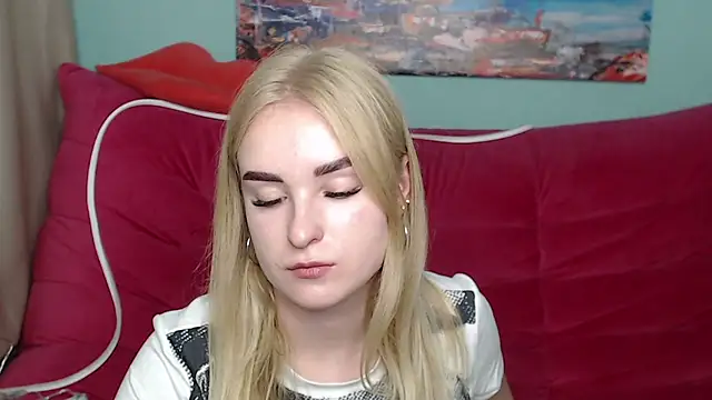 Snapshot of SofySofty chatting on 10.25.25 SofySofty online show from 10.25.25