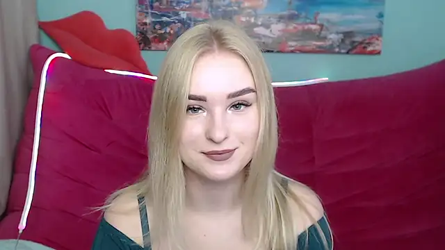 Snapshot of SofySofty chatting on 10.26.25 SofySofty online show from 10.26.25