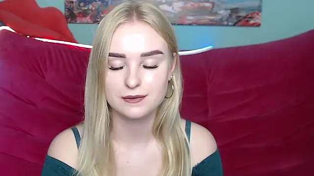 Snapshot of SofySofty chatting on 10.26.25 SofySofty online show from 10.26.25