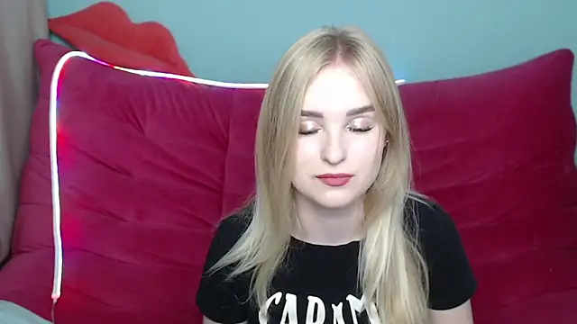 Snapshot of SofySofty chatting on 11.02.25 SofySofty online show from 11.02.25