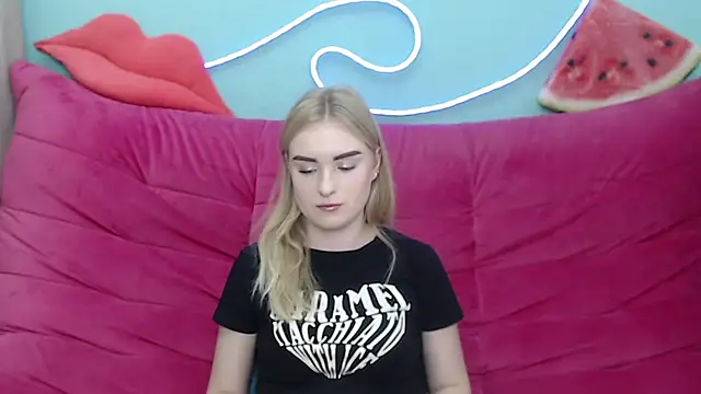 Snapshot of SofySofty chatting on 11.10.25 SofySofty online show from 11.10.25