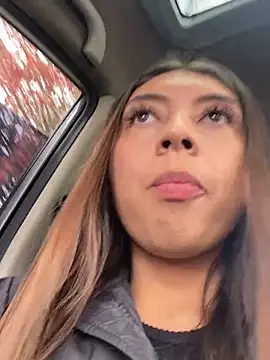 Snapshot of Sara-cooper2 chatting on 10.27.25 Sara-cooper2 online show from 10.27.25