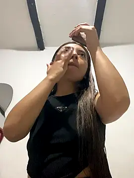 Snapshot of Sara-cooper2 chatting on 10.29.25 Sara-cooper2 online show from 10.29.25