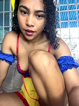 Snapshot of SophieD chatting on 09.13.25 SophieD online show from 09.13.25