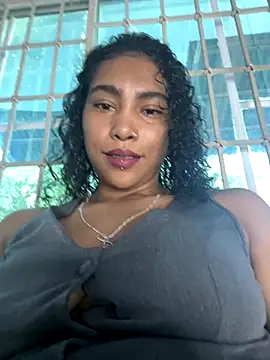 Snapshot of SophieD chatting on 09.21.25 SophieD online show from 09.21.25