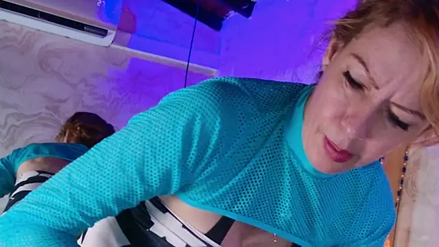 julyana mendez online show from 10.22.25