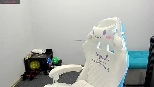 juliamurr 18 online show from 10.20.25