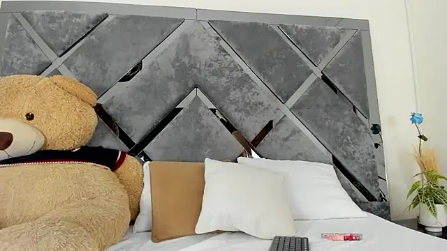 Snapshot of Sweet_Salome1 chatting on 10.15.25 Sweet Salome1 online show from 10.15.25