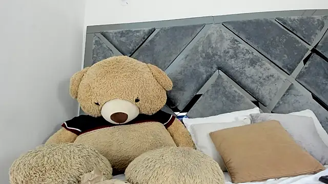 Snapshot of Sweet_Salome1 chatting on 10.18.25 Sweet Salome1 online show from 10.18.25