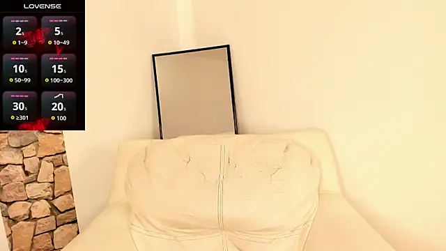 Snapshot of NinaCollinss1 chatting on 10.31.25 NinaCollinss1 online show from 10.31.25