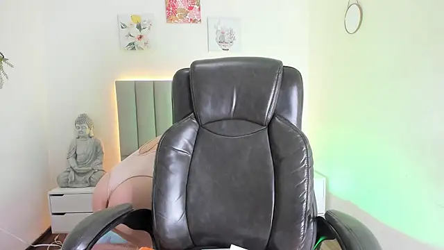 Snapshot of Katia_gh chatting on 10.08.25 Katia gh online show from 10.08.25