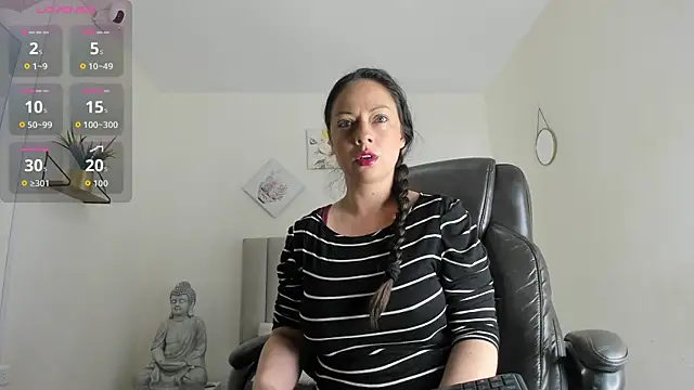 Snapshot of Katia_gh chatting on 10.23.25 Katia gh online show from 10.23.25