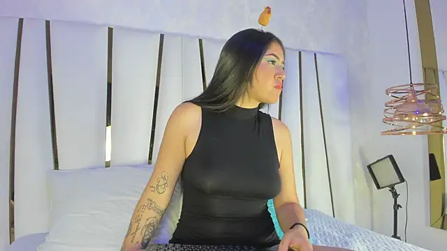 Snapshot of bonnie_sm chatting on 10.21.25 bonnie sm online show from 10.21.25