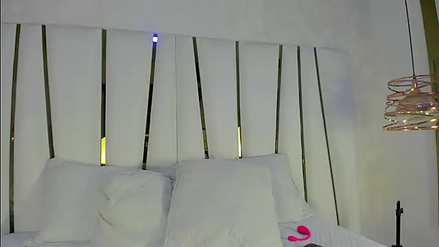 Snapshot of bonnie_sm chatting on 10.24.25 bonnie sm online show from 10.24.25