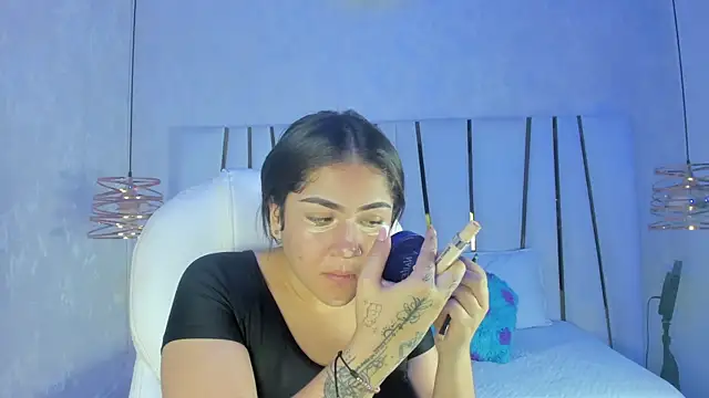 Snapshot of bonnie_sm chatting on 10.29.25 bonnie sm online show from 10.29.25