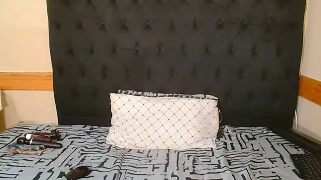 Snapshot of Sexy_PureFire chatting on 10.23.25 Sexy PureFire online show from 10.23.25