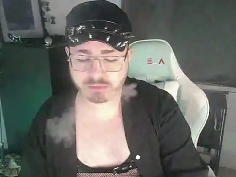 Snapshot of FabianKinky chatting on 09.17.25 FabianKinky online show from 09.17.25