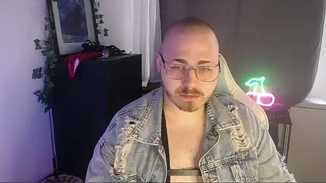 Snapshot of FabianKinky chatting on 09.23.25 FabianKinky online show from 09.23.25