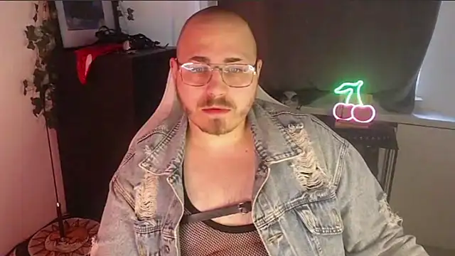 Snapshot of FabianKinky chatting on 09.24.25 FabianKinky online show from 09.24.25