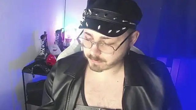 Snapshot of FabianKinky chatting on 10.10.25 FabianKinky online show from 10.10.25