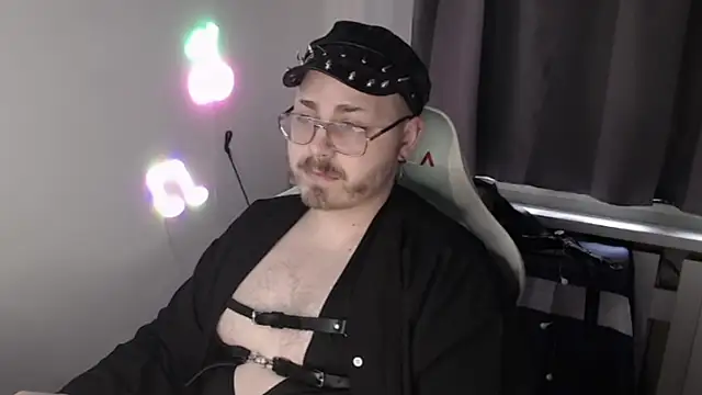 Snapshot of FabianKinky chatting on 10.25.25 FabianKinky online show from 10.25.25