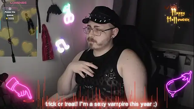 Snapshot of FabianKinky chatting on 10.29.25 FabianKinky online show from 10.29.25