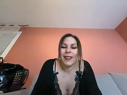 Snapshot of minettedusud chatting on 02.19.26 minettedusud online show from 02.19.26