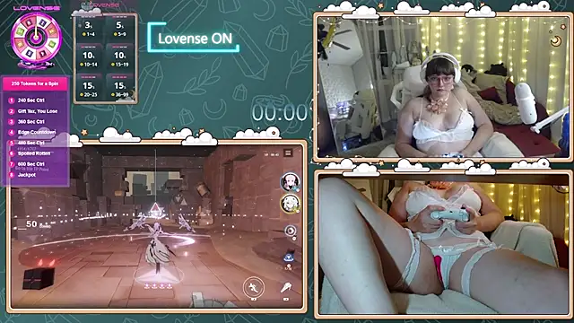 Snapshot of ithuriella chatting on 10.14.25 ithuriella online show from 10.14.25