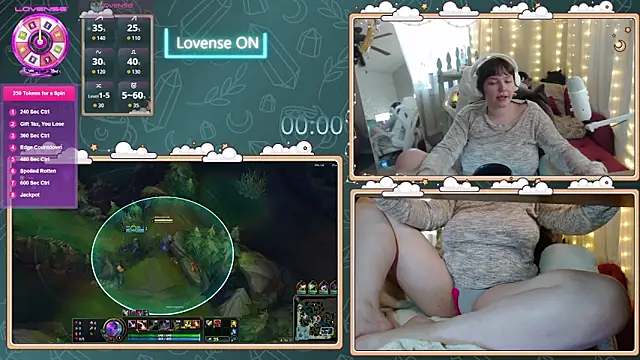 Snapshot of ithuriella chatting on 10.14.25 ithuriella online show from 10.14.25