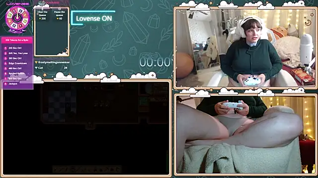 Snapshot of ithuriella chatting on 10.21.25 ithuriella online show from 10.21.25