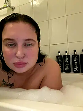 Snapshot of brunetteGirl274 chatting on 10.23.25 brunetteGirl274 online show from 10.23.25