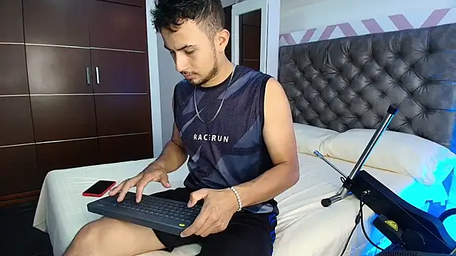 Valentiinoss online show from 03.18.26