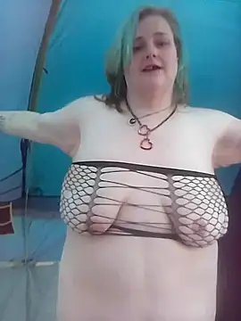 Snapshot of PainPriness chatting on 10.26.25 PainPriness online show from 10.26.25