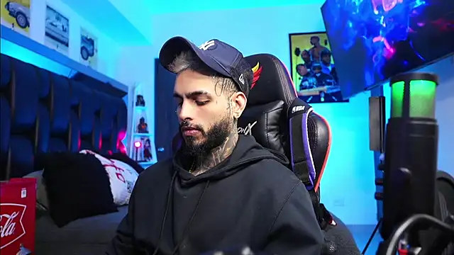 logan hugh8 online show from 02.24.26