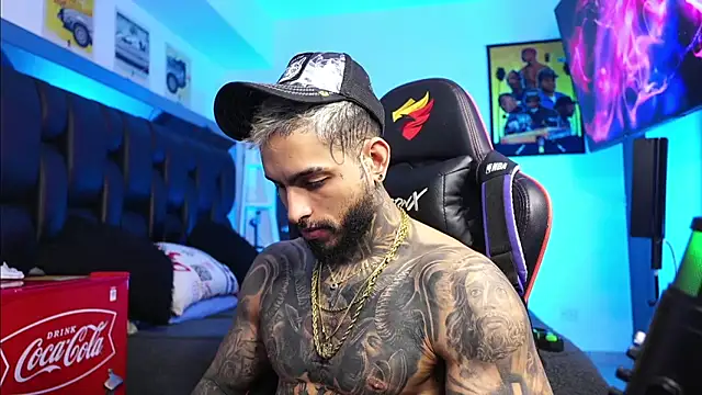 logan hugh8 online show from 03.02.26