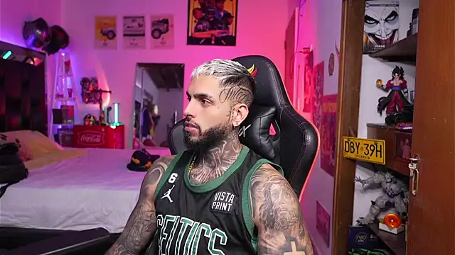 logan hugh8 online show from 04.01.26