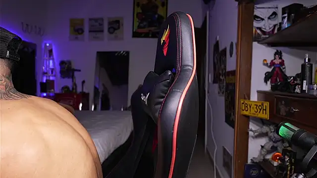 logan hugh8 online show from 04.19.26