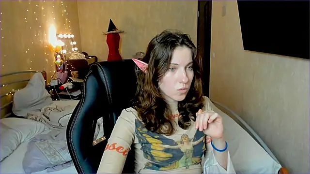 Agata in Wonderland online show from 10.12.25