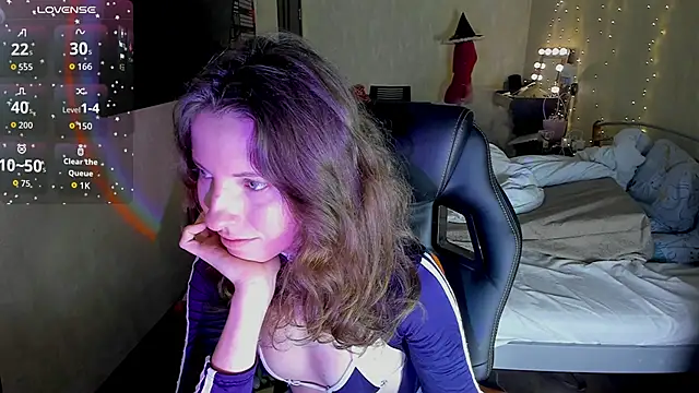 Agata in Wonderland online show from 11.11.25