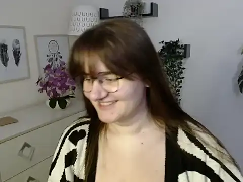 Julie Diamond online show from 11.12.25