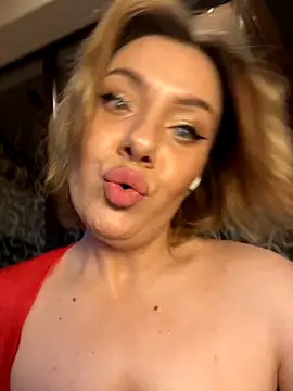 Snapshot of emmasweett11 chatting on 11.16.25 emmasweett11 online show from 11.16.25