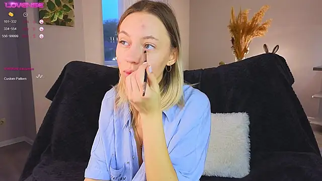 NyxaThorn online show from 10.14.25